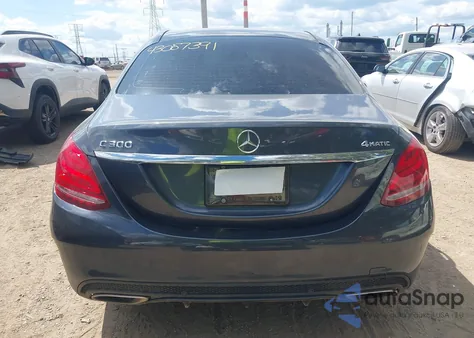 2016 Mercedes-Benz C 300 4Matic/Luxury 4Matic/Sport 4Matic z USA, uszkodzony, nr VIN 55SWF4KB3GU104717